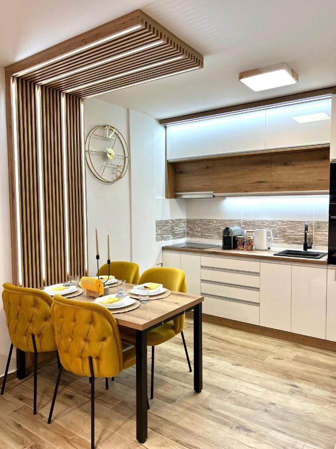 Apartman Lux-Besplatno Koriscenje Zasebne Garaze Sremska Mitrovica Esterno foto