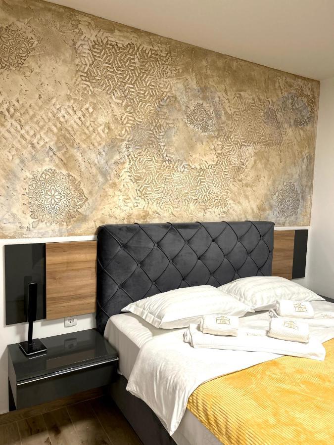 Apartman Lux-Besplatno Koriscenje Zasebne Garaze Sremska Mitrovica Esterno foto